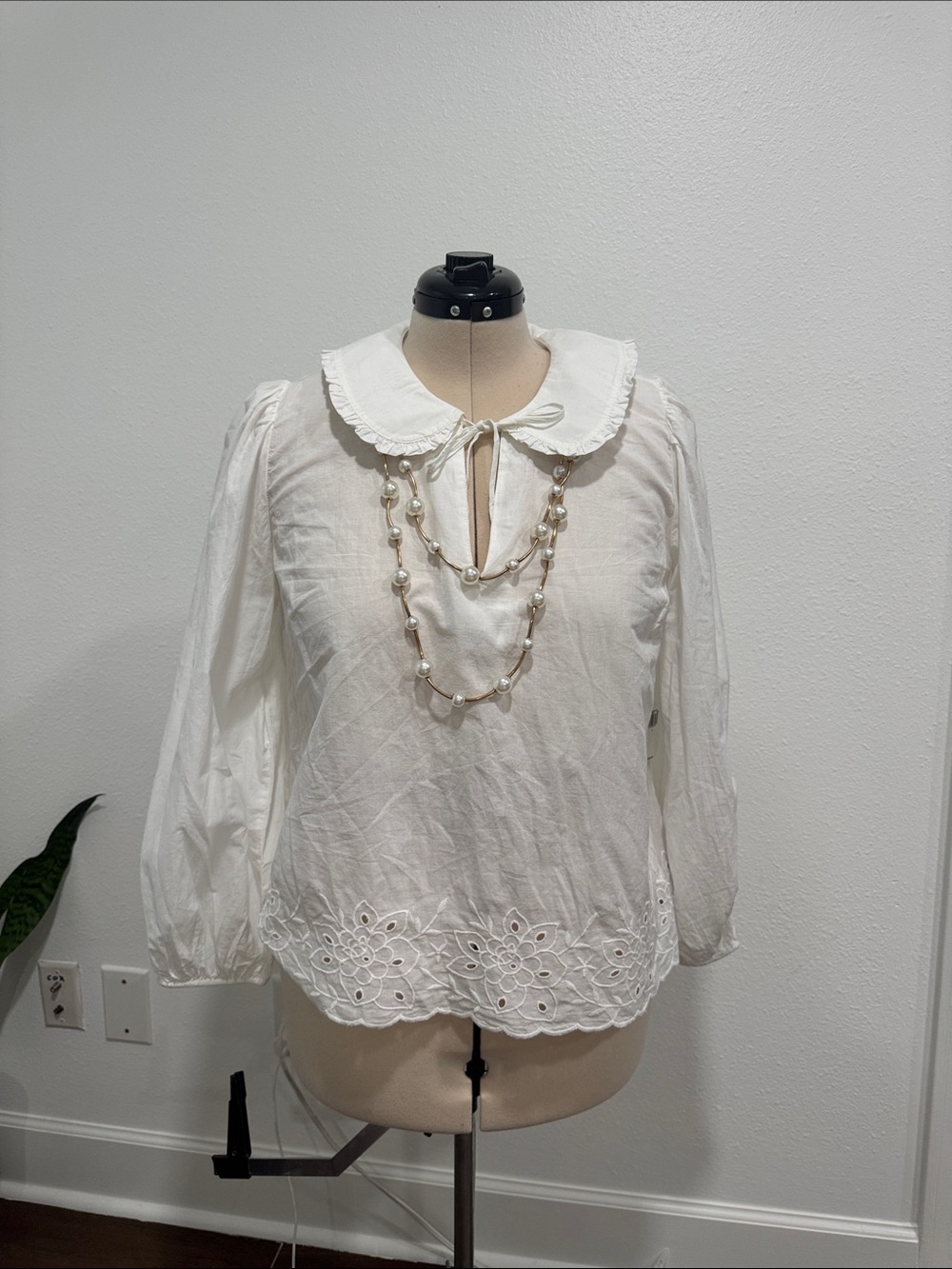 Old Navy White Peter Pan Collar Eyelet Blouse